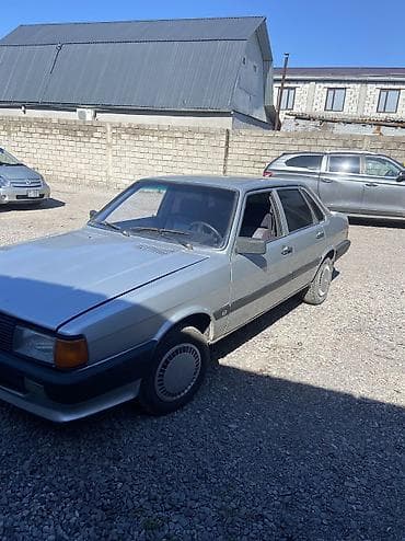 Audi: Audi 80: 1986 г., 1.8 л, Кол менен иштөөчү, Газ, Седан — 2