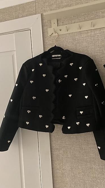 пиджак италия: Жакет укороченный черный с декоративными металлическими/жемчужными — 1