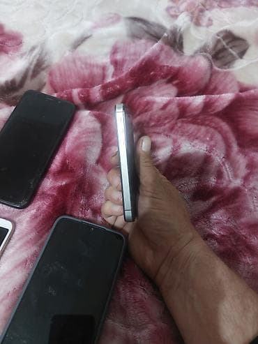 iphone 8xr: Лот из 4 смартфонов: Реми 10x S Samsung 9s iPhone маленький не помню — 2