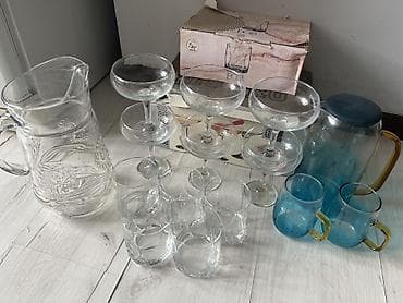 Посуда: Для меда 6 шт (600сом), Графин+5 стаканов (600 сом), Графин голубой с — 1