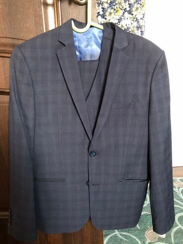 Мужской Костюм в отличном состоянии Одевал один раз на свадьбе Сдаю
