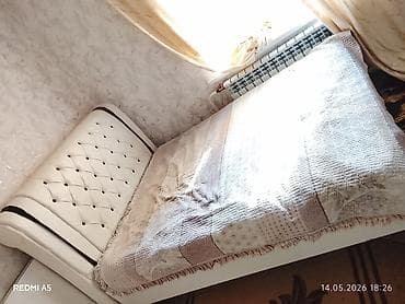 Кровать двуспальная с высоким мягким изголовьем. Характеристики: -