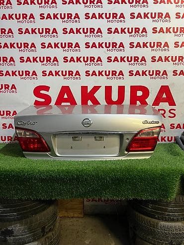 глория цедрик: Крышка багажника Nissan, Б/у, Оригинал — 1
