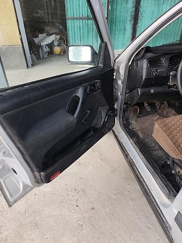 gac aion v: Volkswagen Golf: 1993 г., 1.8 л, Механика, Бензин, Хэтчбэк — 10