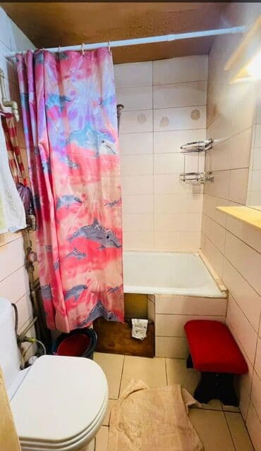 сдаю квартира пол дома: 2 комнаты, 41 м², Хрущевка, 1 этаж, Старый ремонт — 2