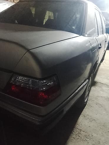 Mercedes-Benz E-Class: 1991 г., 2.3 л, Механика, Бензин, Седан — 2