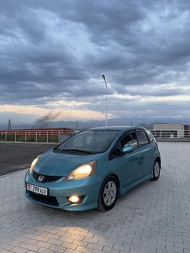 tayota vitz: Honda Fit: 2011 г., 1.5 л, Автомат, Бензин, Хэтчбэк — 2