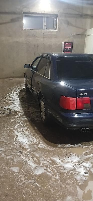 аудио системы: Audi A6: 1995 г., 2.5 л, Ручные, Бензин, Седан — 3