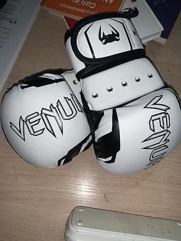 Боксерские перчатки Venum, белые с черным принтом. Для ММА размер М