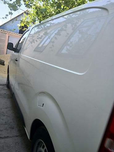 Грузовой фургон Toyota ProAce (белый) - Кузов: цельнометаллический — 3
