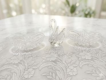 Набор декоративных Хрустальных предметов: фигурка лебедя и две вазы