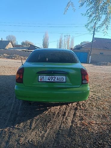 обмен на малолитражку: Седан компакт‑класса, 4 двери, ярко‑зелёный цвет кузова. Кузов с — 3