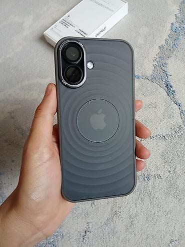 iphone 16 se: IPhone 16, Б/у, 256 ГБ, Черный, Зарядное устройство, Защитное стекло, Чехол — 4