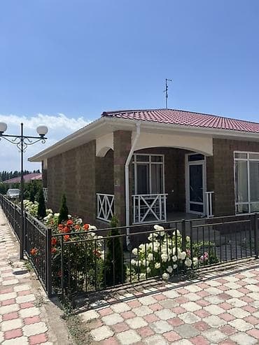 Кыймылсыз мүлк: Коттедж в закрытом коттеджном поселке. - Одноэтажный дом с верандой и — 5