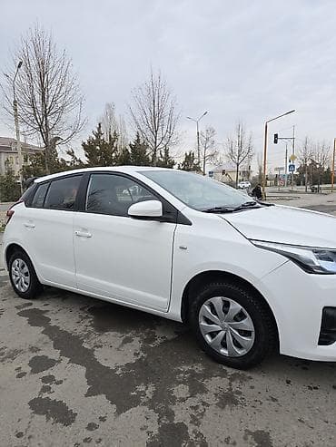 номер армения: Toyota Yaris: 2015 г., 1.5 л, Автомат, Бензин, Хэтчбэк — 2
