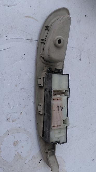 консоль 210: Сenter console Nissan 2003 г., Б/у, Оригинал, Япония — 2