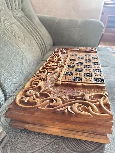 Другое для спорта и отдыха: Резная деревянная шахматная доска-ларец Цена Договорная. - Материал — 3