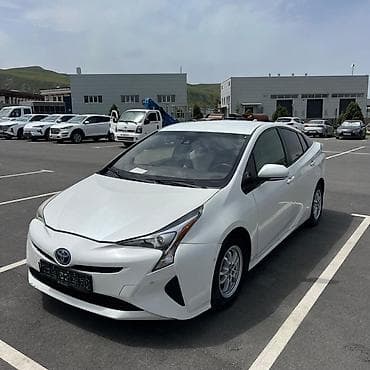 platz vitz: Toyota Prius: 2017 г., 1.8 л, Автомат, Гибрид, Хэтчбэк — 1
