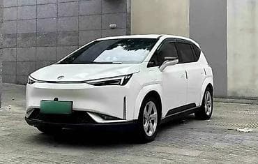 GAC: Это электрический кроссовер Hycan Z03 белого цвета с характерным — 3