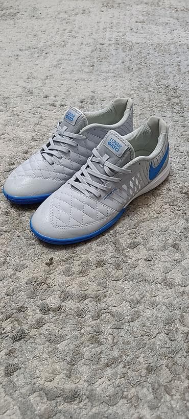 Жеке буюмдар: Эркектердин кроссовкасы, 44, Nike, Жаңы, түсү - Боз, Өзү алып кетүү — 1