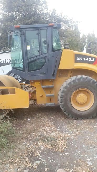 разнорабочий ош: Сдается в аренду каток 4.тн и 14 тонный для грунтовых и асфальтных — 1