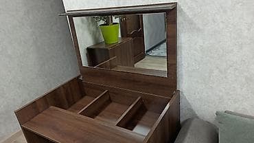 Офис креслолору: Продаю письменный + туалетный столик 2 в 1, размеры ширина 60 см — 5