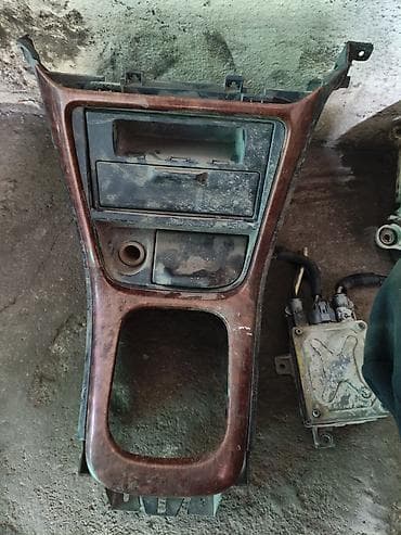 Пластик центральной консоли + блок селектора АКПП + электронный модуль at lalafo.kg Пластик центральной консоли + блок селектора АКПП + электронный модуль