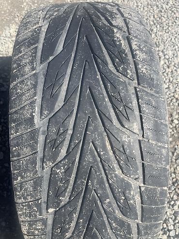 305/45/22. На одном есть боковой ремонт. Летняя шина 305/45 R22 118