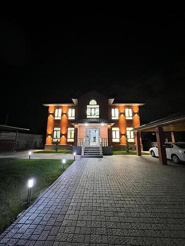 house: Кирпичный двухэтажный дом в классическом стиле с архитектурными — 3