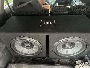 багажник для машины: Сабвуферный бокс JBL с двумя динамиками - Два низкочастотных динамика — 2