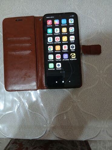 ноотбук айфон: Смартфон черного цвета с сенсорным экраном, отображающим иконки — 1