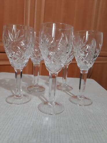 Другие товары для кухни: 1) Продам рюмки хрустальные, маленькие, высотой около 12 см, 5 штук. И — 3