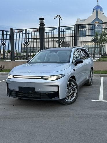 wuling mini ev: Lixiang L8: 2024 г., Автомат, Электромобиль, Кроссовер — 1