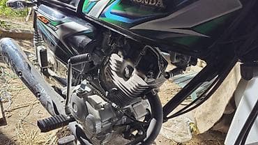 70 сом: Honda CG125 Год выпуска: 2023 Объем: 125 см³ Пробег: 6205 км Вес: ~100 — 3