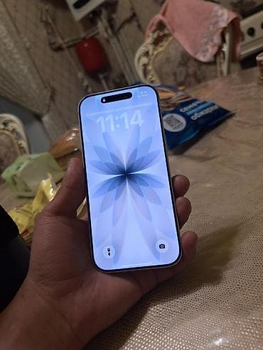 ryzen 7 5700: IPhone 17, Б/у, 256 ГБ, Белый, Чехол, 100 % — 2