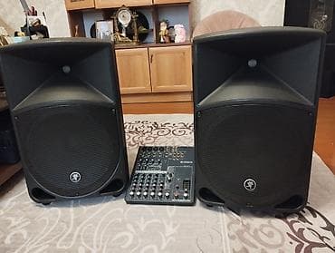behringer um2: Комплект звукоусиления для мероприятий: - Две активные акустические — 1