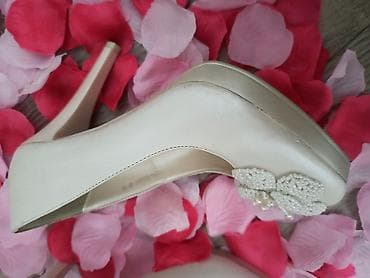 свадебные туфли дешево: Продаются б.у свадебные туфли (свадьба) на очень узкую ногуразмер — 3