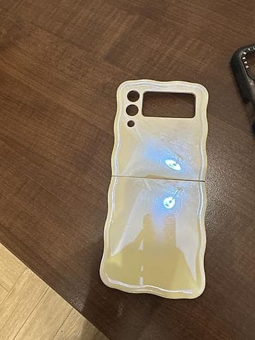 Аксессуары для мобильных телефонов: Набор дизайнерских чехлов для складного смартфона Samsung Galaxy Z — 5