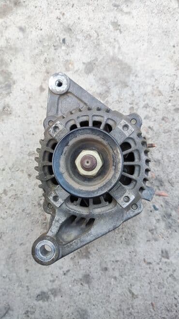 генератор 211: Генератор Toyota 2003 г., Б/у, Оригинал, Япония — 2