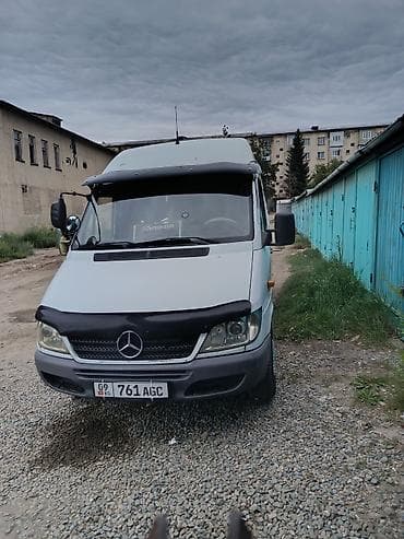 m5 e60: Легкий грузовик, Mercedes-Benz — 2