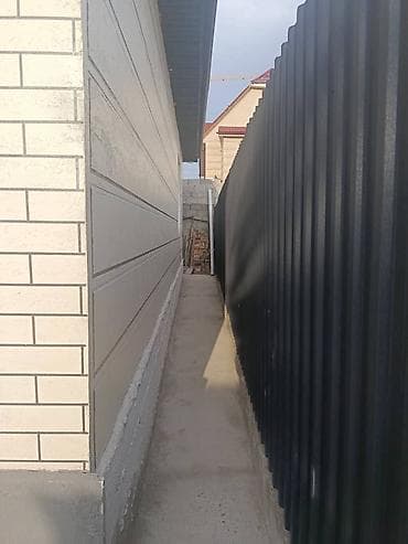 план дом: Продаётся одноэтажный дом с двором и навесом для авто. - Планировка — 4
