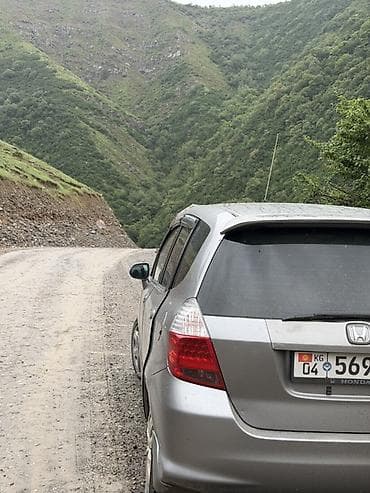 малометражки авто: Honda Fit: 2002 г., 1.3 л, Вариатор, Бензин, Хэтчбэк — 4