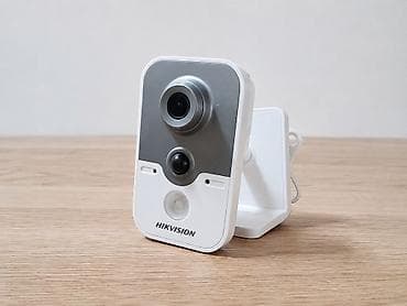 камера hikvision: IP-камера Hikvision (внутренняя) - Форм-фактор: компактная — 1