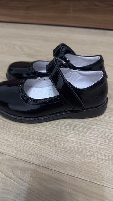 распродажа обуви из натуральной кожи: Детские туфли Мэри Джейн черного цвета, выполненные из лакированной — 2