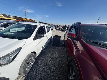 машины по низким ценам: Chevrolet Spark: 2017 г., 1 л, Автомат, Бензин, Хэтчбэк — 2