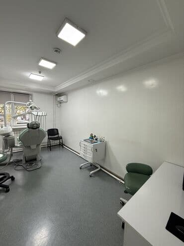 продаю дом в центре бишкека: 📍пр-т Чуй 🔘Этажи 2/4 🔘131,2м² Продается коммерческое — 7