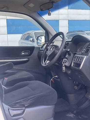 салон машины: Honda Stepwgn: 2004 г., 2 л, Автомат, Бензин, Минивэн — 6
