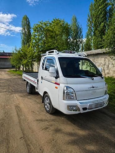 курьер на скутере: Легкий грузовик, Hyundai, Стандарт, 1,5 т, Б/у — 1
