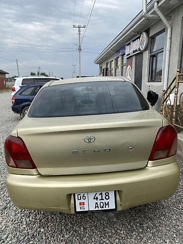 Toyota Echo: 2000 г., Автомат, Бензин, Седан — 4