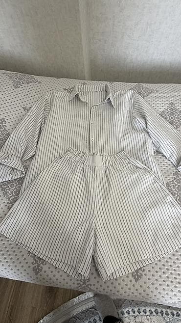 шорты фудболки: Двойка белая в серую полоску. Подойдет на 44-46 размер s-m в идеальном — 1